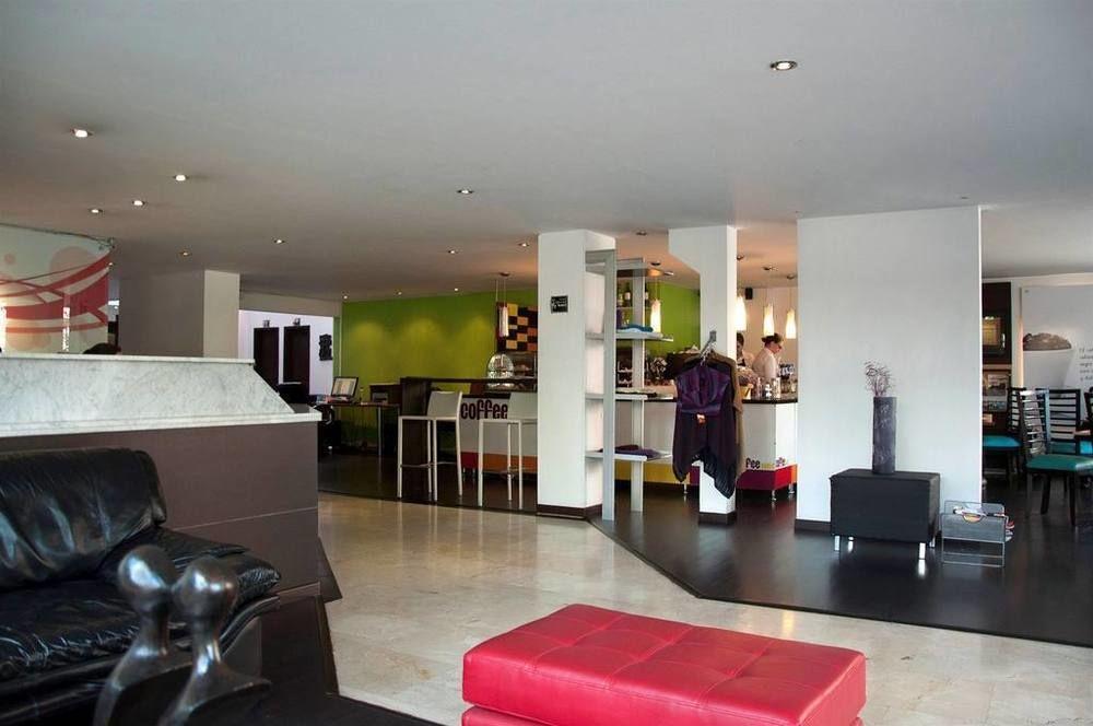 Apartaestudios Los Andes Богота Екстериор снимка